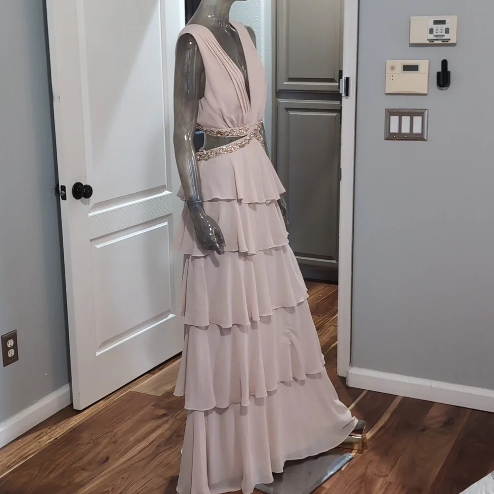 BCBG Maxazria Thassia Elegant Lined Layered Evening Gown Size 10 Nwt ❤️ - Picture 6 of 13